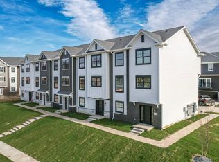 5102 Lakeview Pkwy, Davenport, IA 52807