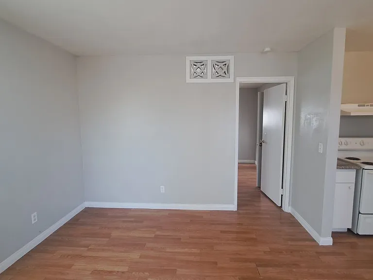 237 W Chicago Ave — Photo 2