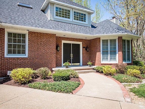 4th image of 412 Woodcrest Ln