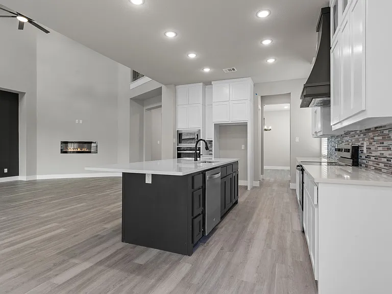 4318 Peachtree Ln — Photo 10