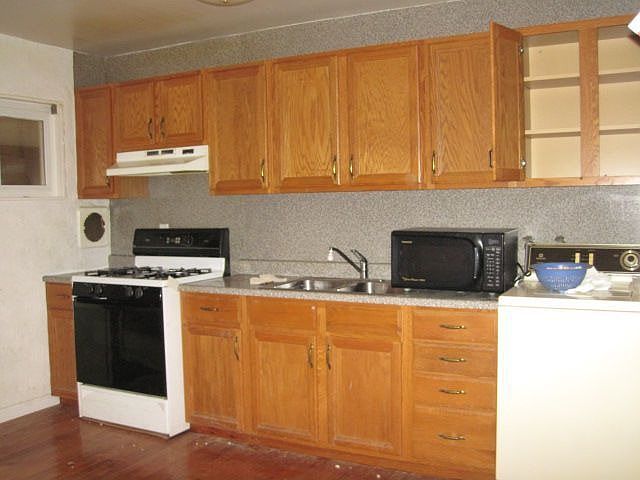 2nd image of 6922 Dudley Ave