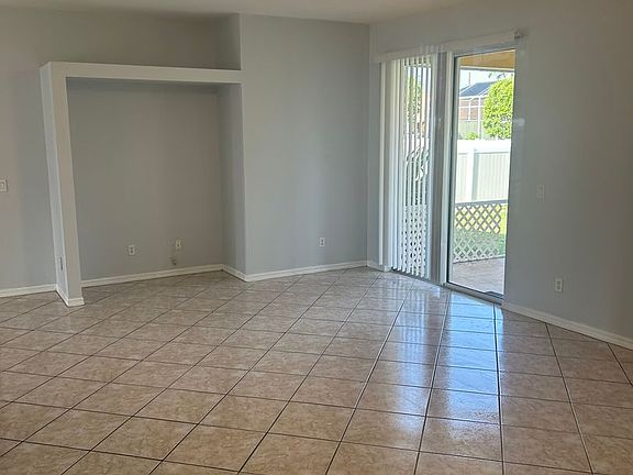4th image of 4610 SW 16th Pl