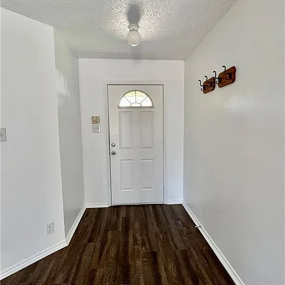 1105 Jolie Ln — Photo 2