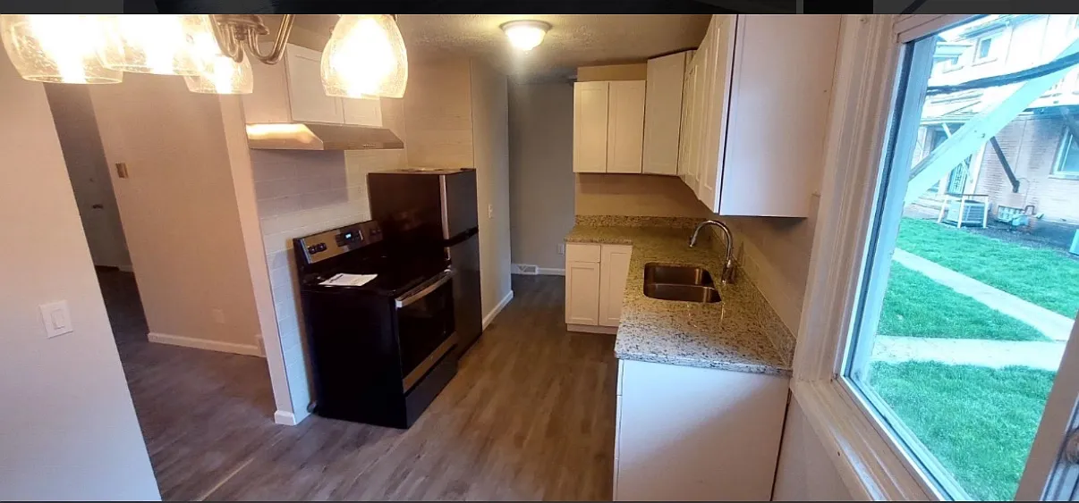 3 bed, 1.5 bath, 1400 sqft, $1,750 — Photo 2