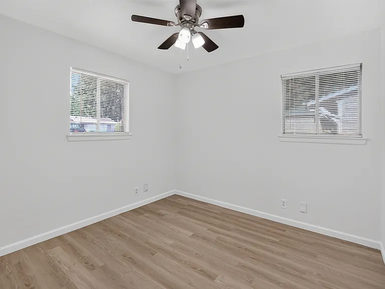 2210 Sycamore Dr — Photo 11