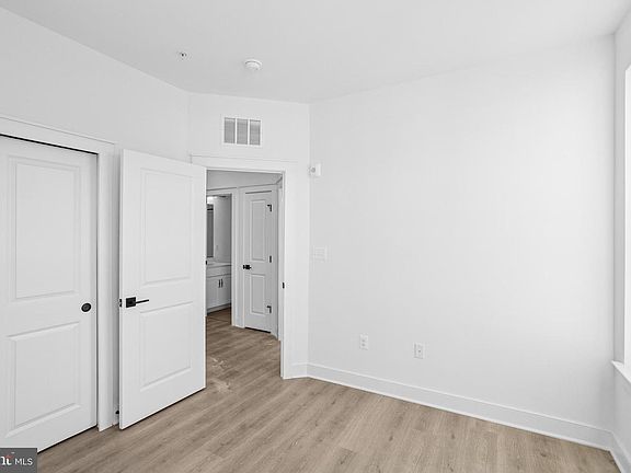 5th image of 118B Locke Street Mews Lot 2024