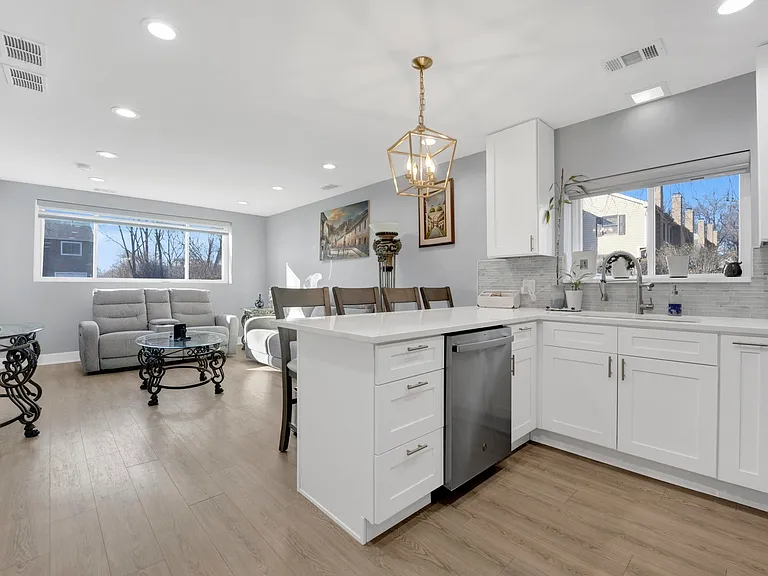 27W180 Cooley Ave #1 — Photo 2
