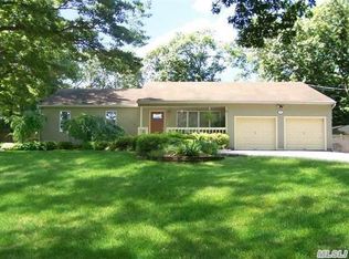 12 Glenwood Ave, Miller Place, NY 11764