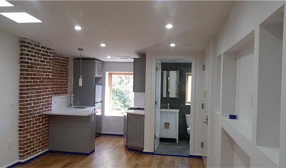 3rd image of 39A Irving Pl #3