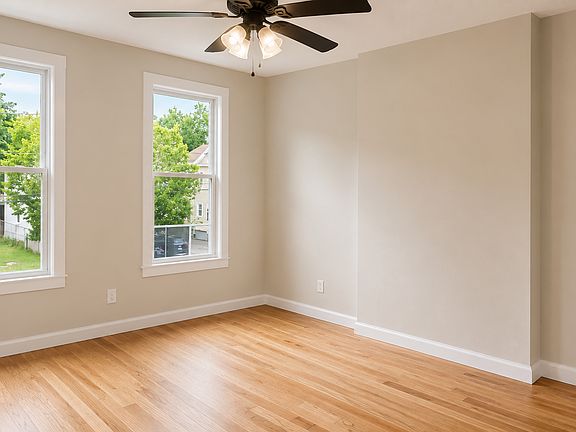 3rd image of 17 Elliott St Unit 2