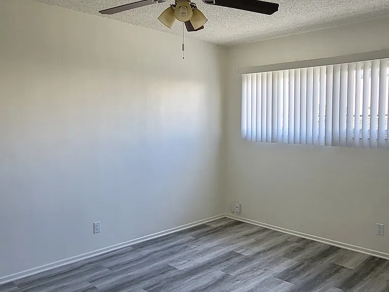 25610 1/2 Oak St #25610.5 — Photo 15