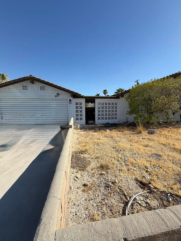 3 bed, 2.0 bath, 1225 sqft, $2,300 — Photo 1