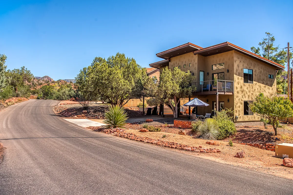 Building Photo - 415 Chavez Ranch Rd
