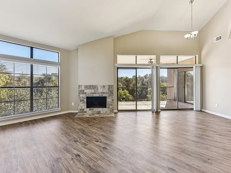 Waters Edge Apartment Homes — Photo 93