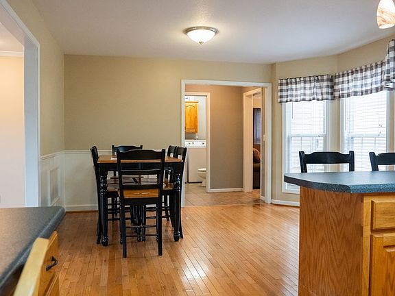 3rd image of 1374 Village Ct