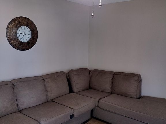 3rd image of 2494 Hampstead Dr