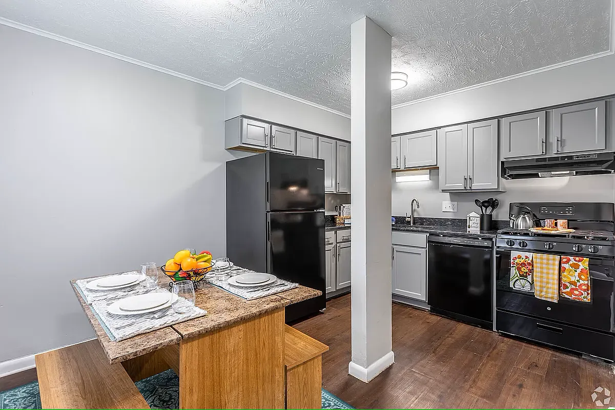 Summit Park Apartments — Photo 3