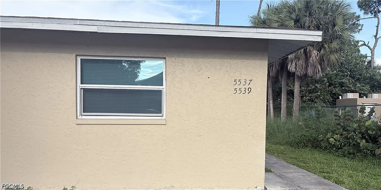 2 bed, 1.0 bath, 952 sqft, $1,050 — Photo 1