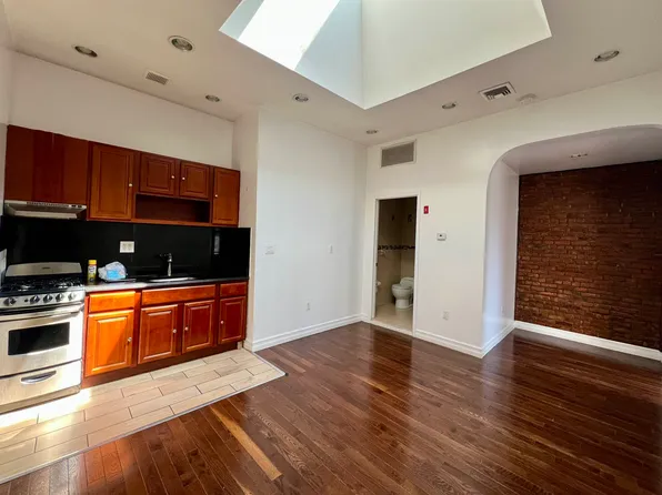 920 Fulton Street image 1 of 8