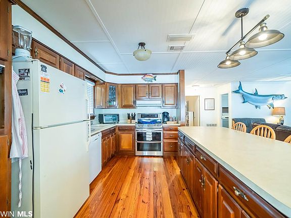 4th image of 29289 Bayshore Dr N