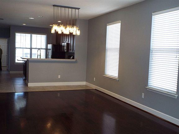 2nd image of 2484 Lantana Ln