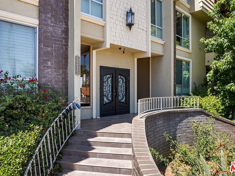 5215 Balboa Blvd #102 — Photo 23