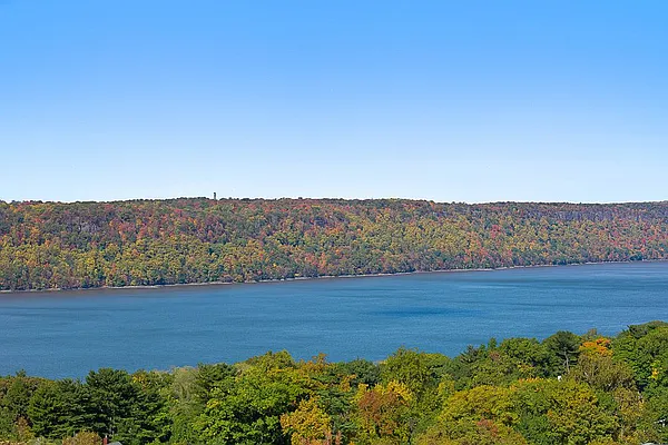 Rented by LG Fairmont Group | media 38