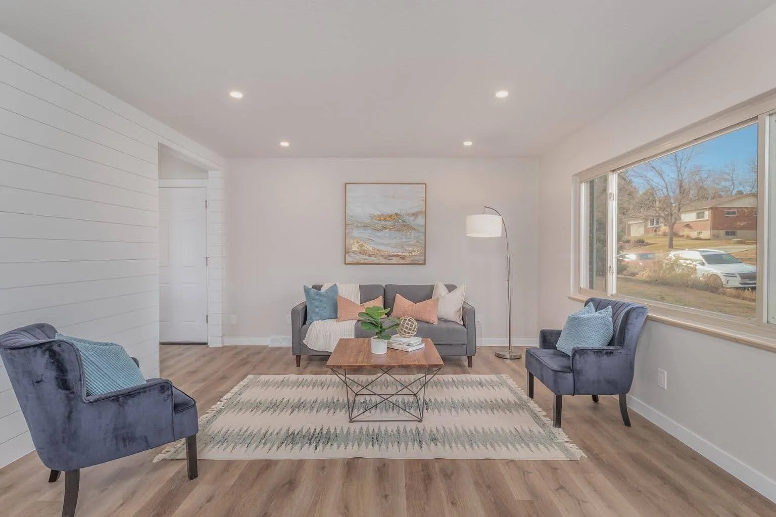 5 bed, 2394 sqft, $3,690 — Photo 3