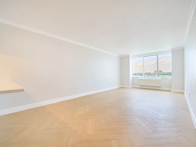 160 Riverside Blvd #4A — Photo 3