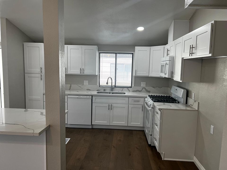 1st image of 257 Las Brisas Cir