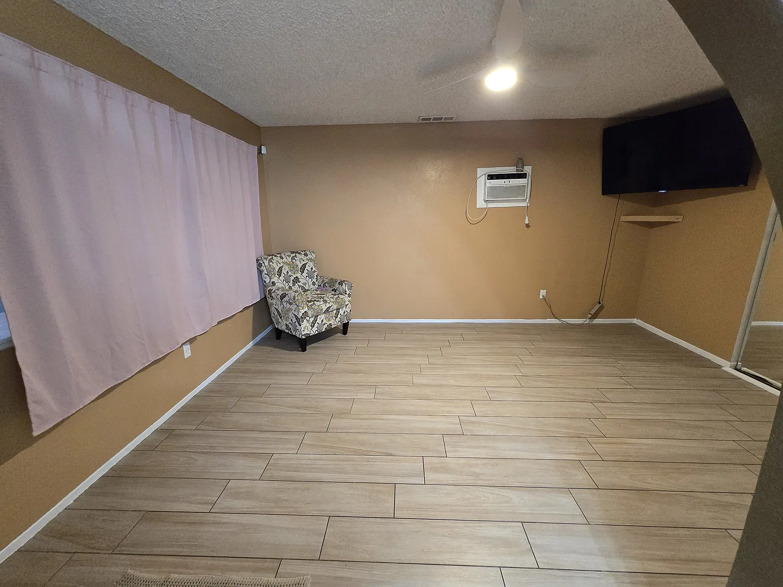 4 bed, 2.5 bath, 1714 sqft, $950 — Photo 4