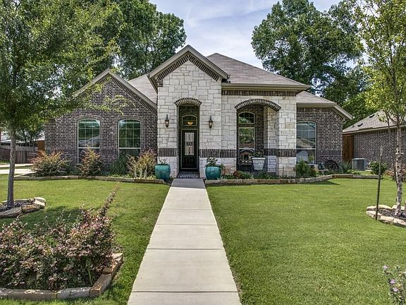 Natural stone highlights entry!