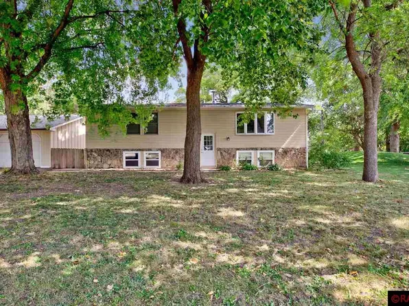 19191 Circle Dr, Mankato, MN 56001