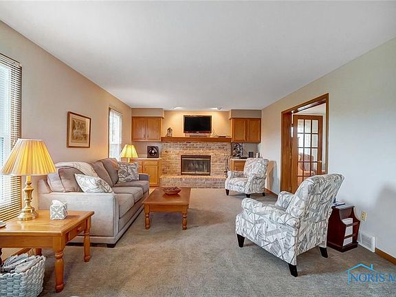 3rd image of 358 Bridgeview Dr