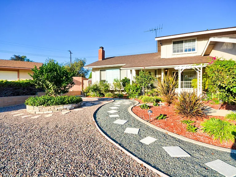 7611 Adelanto Dr — Photo 2