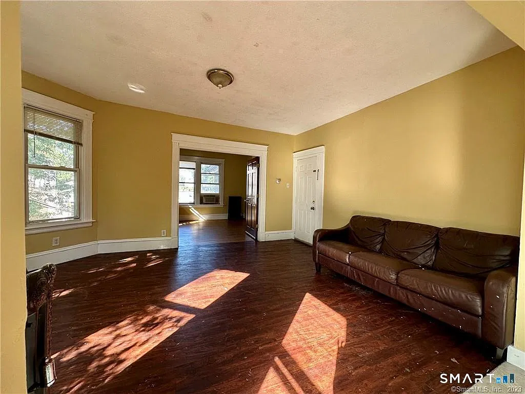 3 bed, 1.0 bath, 1177 sqft, $1,700 — Photo 3