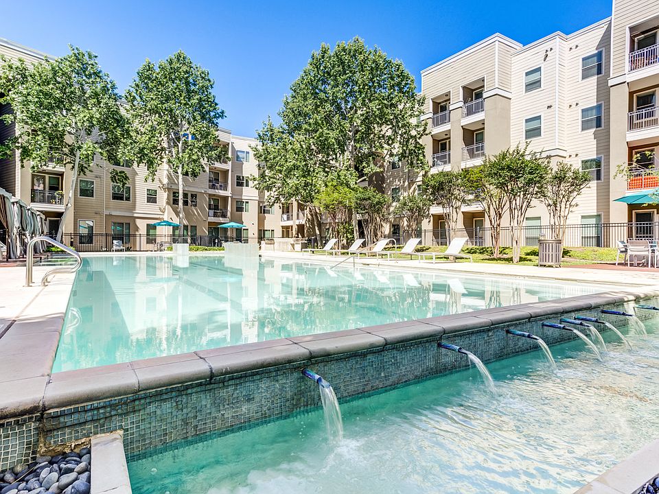 Resort Style Pool & BBQ Grill Area