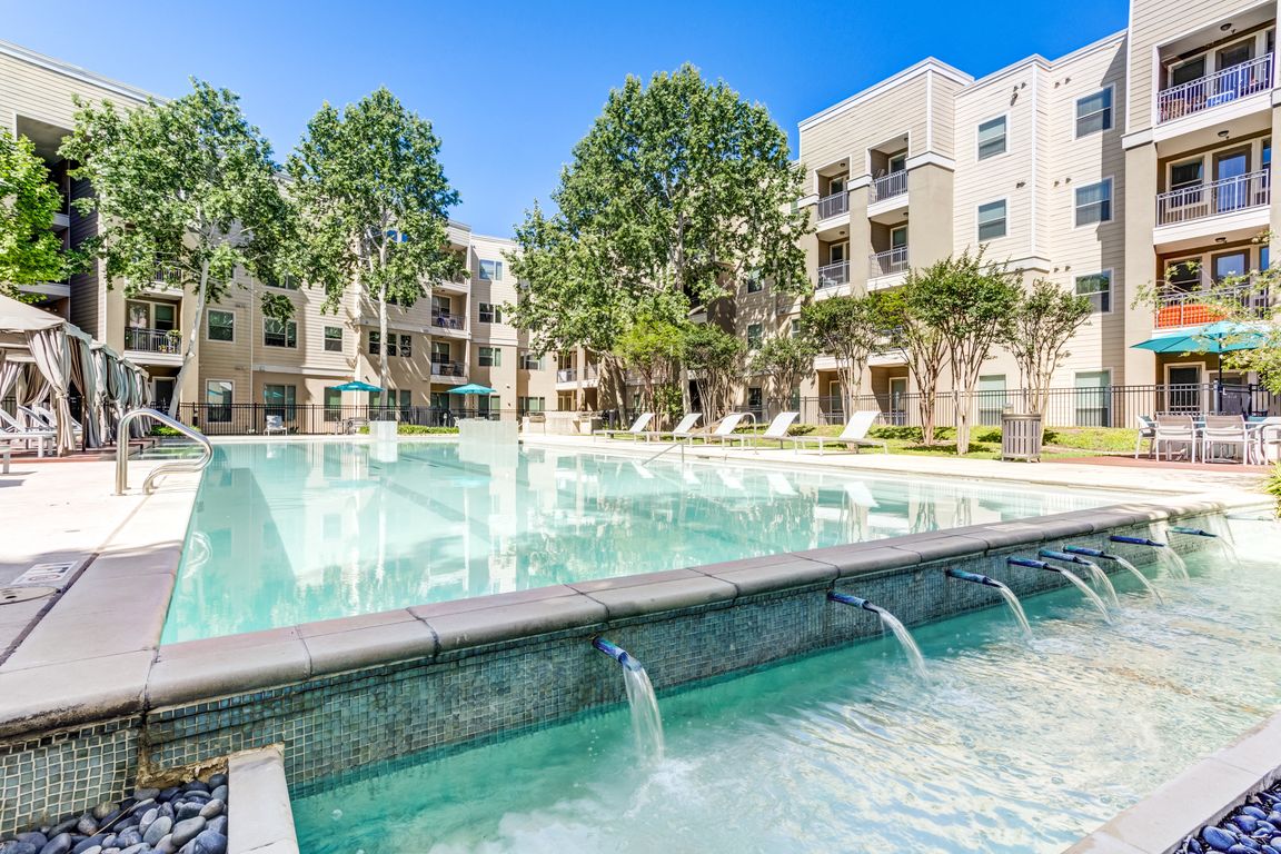 Resort Style Pool & BBQ Grill Area