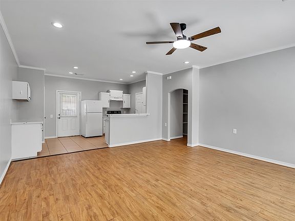4th image of 104 Longstreet Rd APT 2