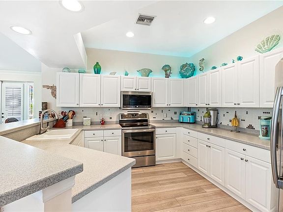 3rd image of 27090 Flamingo DR
