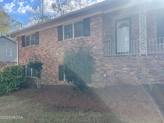 3rd image of 2978 Clairmont Ave