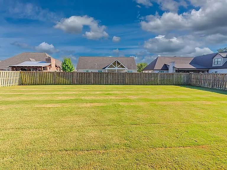 127 Ashbey Cir — Photo 37