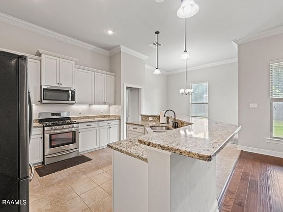 3rd image of 206 Meadowland Dr