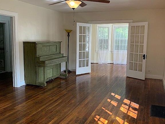 3rd image of 404 Adams Ave