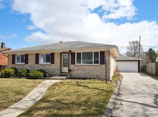 3233 Buckingham Rd, Sturtevant, WI 53177