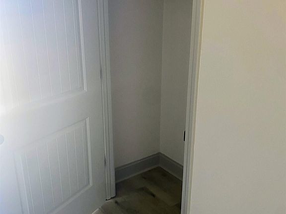 3rd image of 352 Farmingdale Ln
