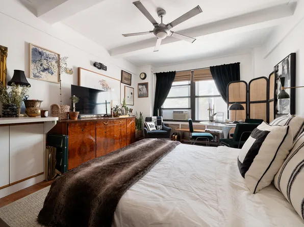 433 West 34th Street 2B image 3 of 10