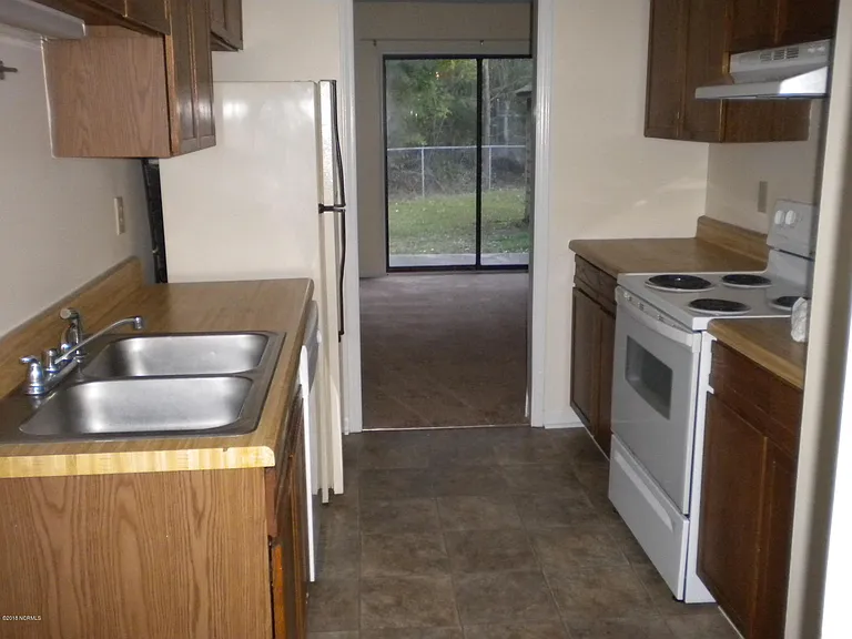 1913 Rolling Ridge Dr — Photo 5