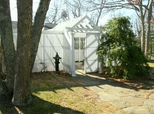 34 Fenmarsh Rd, East Hampton, NY 11937