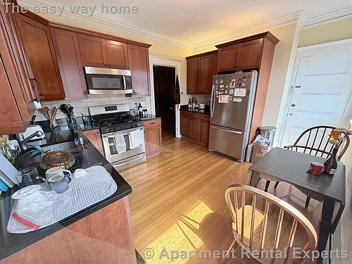 79 College Ave #2 Photo 1